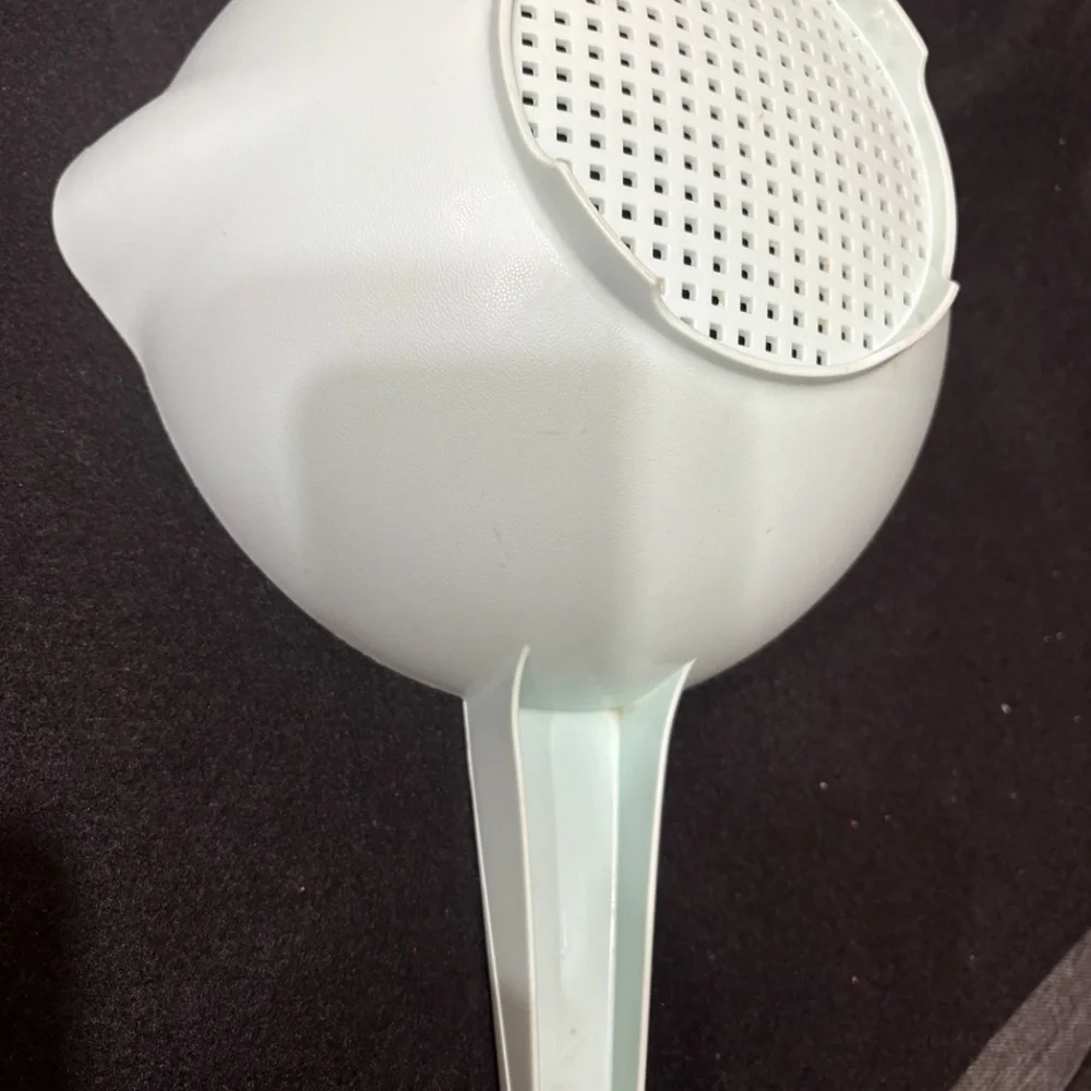 Vintage TUPPERWARE Light Blue 1 Quart Strainer Colander with Handle #1523-7